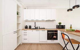 Hideaway Apartment - Terrace With Garden & Parking- By Rentujemy